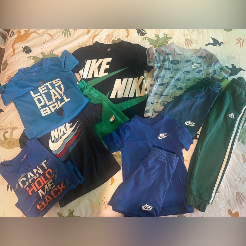 Boys size 5 Nike Bundle